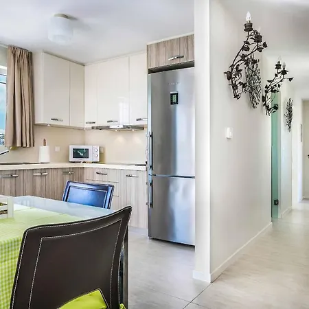 Ai Helis Beach House *
