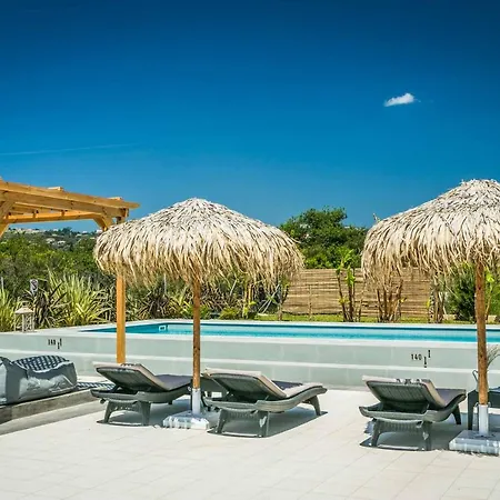 Ai Helis Beach House *